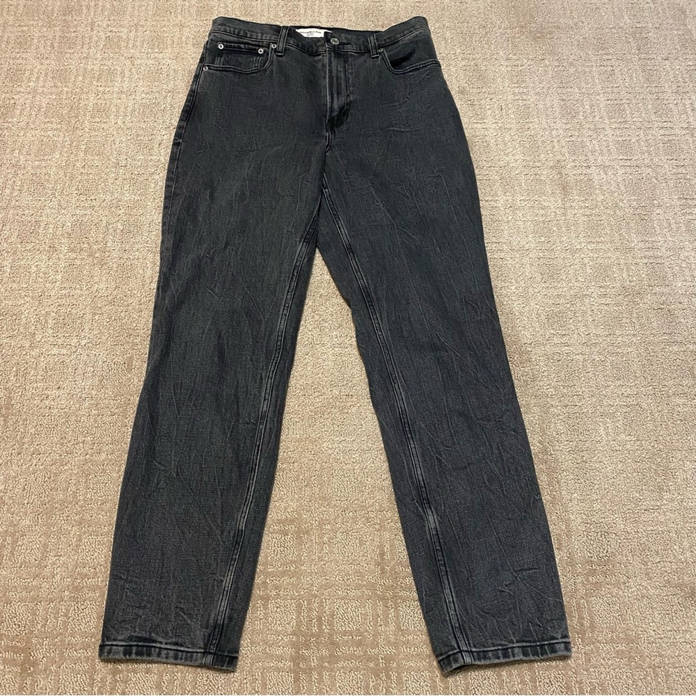 {Abercrombie & Fitch} The Mom High Rise Straight Leg Jeans ~ Size 28/6L
